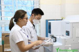 Việc nắm vững các kiến thức nền tảng giúp sinh viên dễ dàng tiếp cận các kỹ thuật xét nghiệm chuyên sâu trong quá trình học tập và thực hành